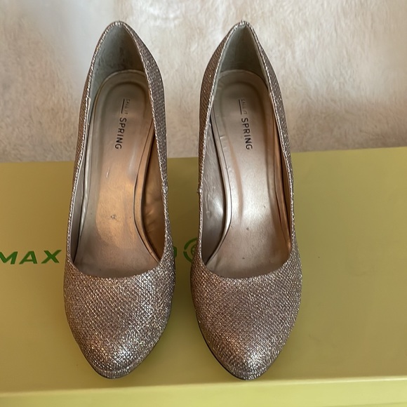 EXCELLENT CONDITION Spring heeled shoes - Dark gold glitter - size 9 - Picture 4 of 6